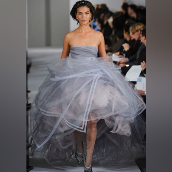◇$12,990 OSCAR DE LA RENTA CLOUD BLUE TULLE RUNWAY GOWN US 2 S - Picture 3 of 16